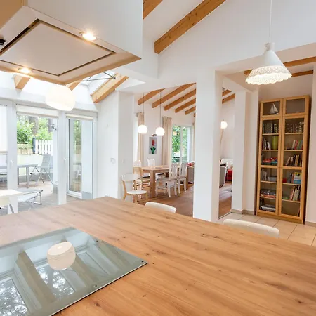 Ejas Haus Am *